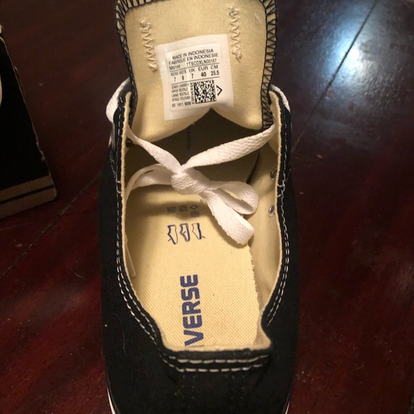Never worn Converse - Picture 4 of 4
